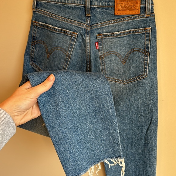 *FREE WITH BUNDLE* Levi’s Wedgie Straight Fit Jean in Medium Wash Size 25 - Picture 12 of 12